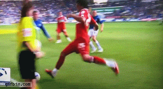 1305637931_soccer-referee-tackle.gif