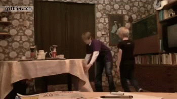 [Bild: 1315849367_table_cloth_pulling_accident.gif]