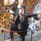 Robbie Williams drops microphone during concert