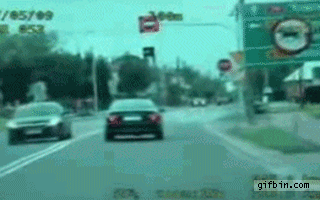 1291751632_car-almost-hit-in-intersection.gif