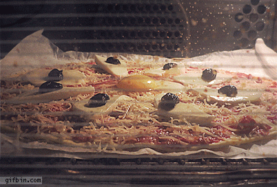 1324060373_timelapse_pizza_baking.gif
