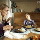 Woman pranks daughter while eating (Martina Hill)